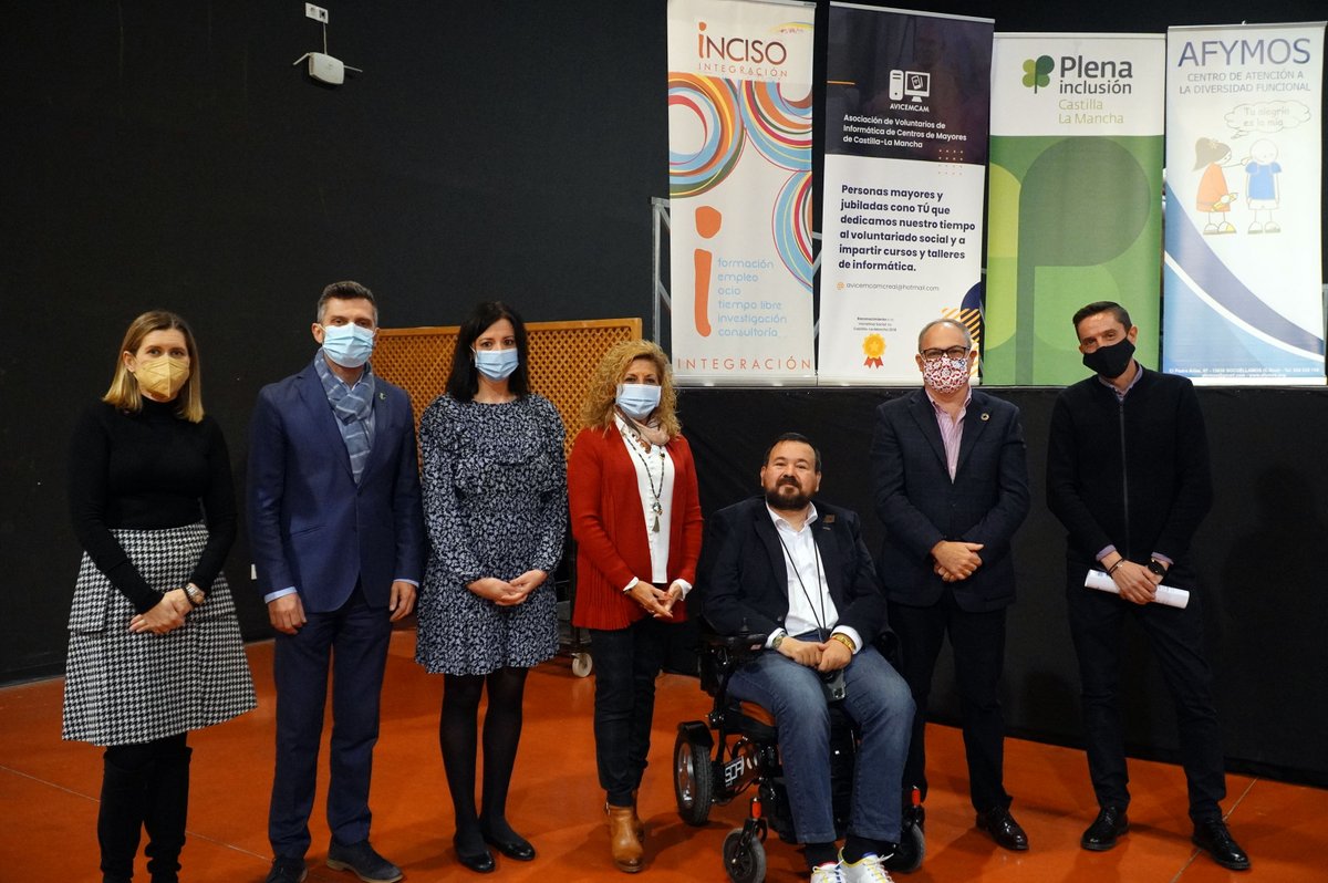 plenaCLM's tweet photo. Ayer clausuramos el programa #INTERCAPACIDADES en La Roda.
Gracias a #AVICEMCAM @IncisoES @BienestarCLM @aytolaroda y @JavierPrezFern2 por colaborar con nosotros en este proyecto tan inclusivo. https://t.co/1nTM849osC