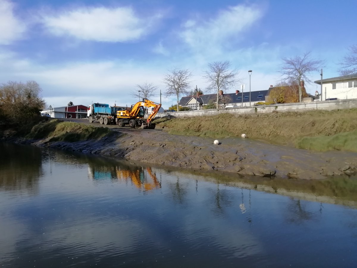 Le port d’échouage de Couëron vivant au rythme des marées de la Loire, la vase s’accumule quotidiennement sur la cale de mise à l’eau.

La cale a donc été entièrement désenvasée. Elle n’attend plus que vous pour votre prochaine sortie sur la Loire ! ⛵️

➡️ ports-nantes.fr/ngeports/port-…