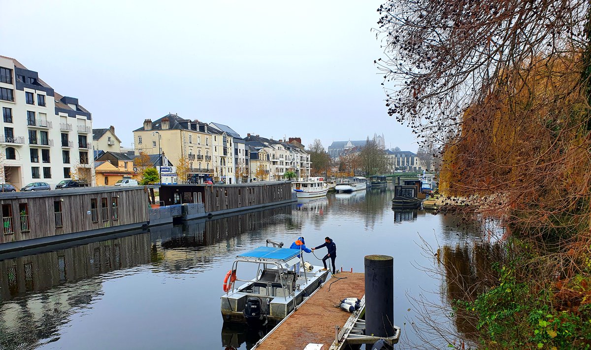 Le bateau de service est de retour à la capitainerie après son petit « check-up » annuel 😊
Fin prêt pour ses prochaines visites de port 🛥👌
