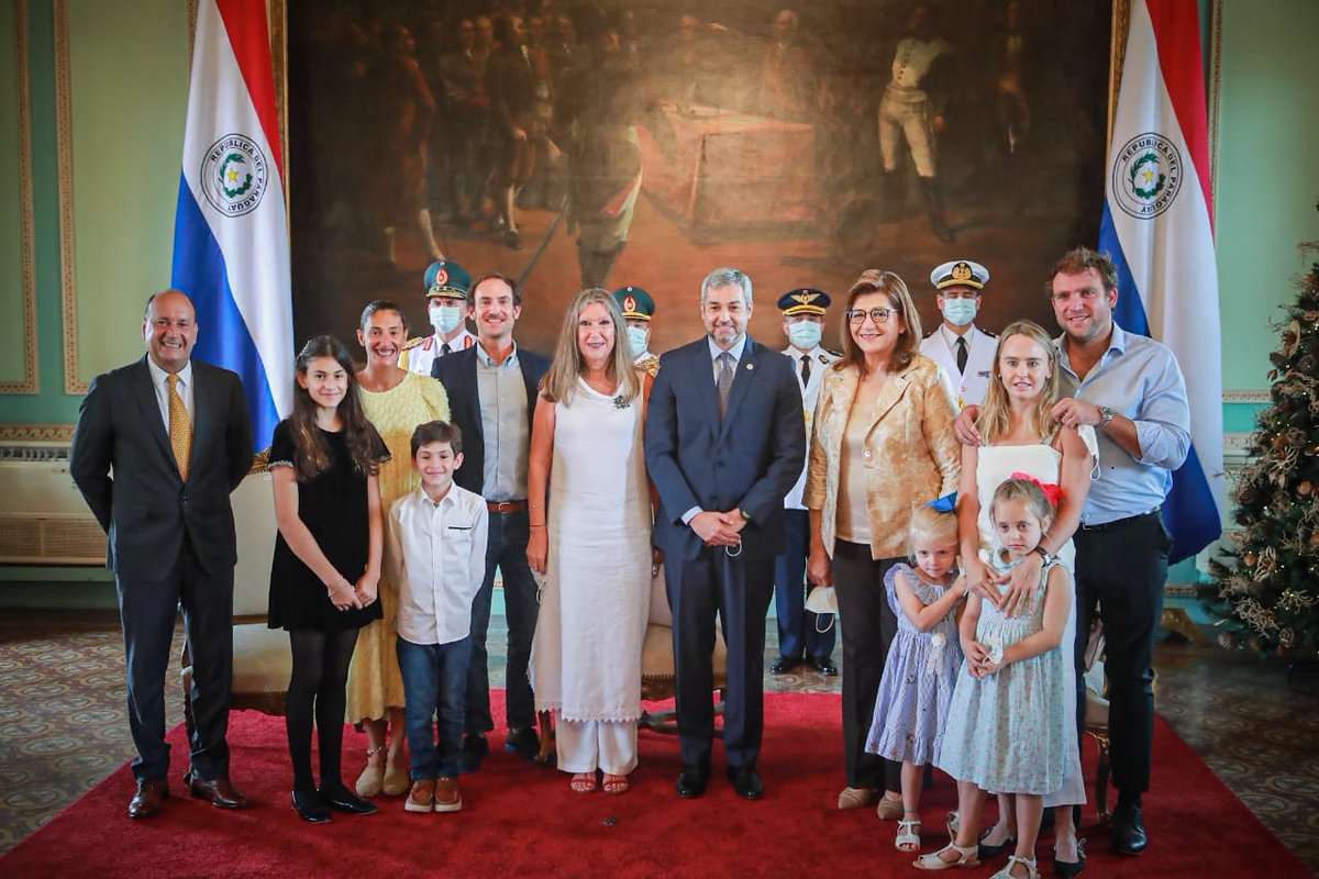 MECpy's tweet photo. 📌Esta mañana, el ministro @BrunettiJuanMa acompañó la entrega del Premio Nacional de Literatura – Año 2021 Susana Gertopán, escritora de “La Casa de la Calle 22”.📚

👉La actividad contó con la presencia del presidente de la República @MaritoAbdo y demás autoridades nacionales🇵🇾 https://t.co/JTH1t2KQ0u