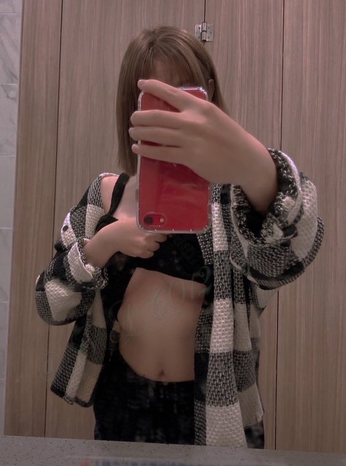 下班前跑來廁所偷拍一下😈 https://t.co/wGu2cMoXBw<a href="/tag/%E8%BD%89%E6%8E%A8%E6%84%9B%E5%BF%83%E7%95%99%E8%A8%80"class="tags"><span>#轉推愛心留言</span></a>