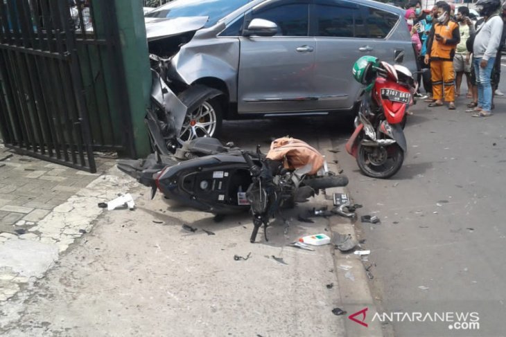 asaibrahim's tweet photo. Jdi mlm ini saya mau share tentang PENANGANAN AWAL CEDERA LEHER.

Hal ini penting bgt SEMUA ORANG tahu,bkn hanya tenaga medis,krn penanganan awal yg tdk tepat bs mnyebabkan kelumpuhan bahkan kematian.

Jgn sampai kamu berniat menolong tp malah jadi mencelakai ya

- UTAS PENTING - https://t.co/7r4L3ToefO