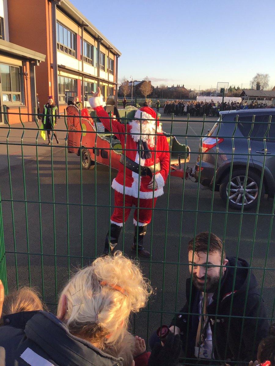 RHALeeds_EY's tweet photo. Santa arrived on his sleigh this morning and we went to see him in the outdoor classroom! All of the children received a story from Santa. It was magical ⭐️ https://t.co/OkZR3sDNiF