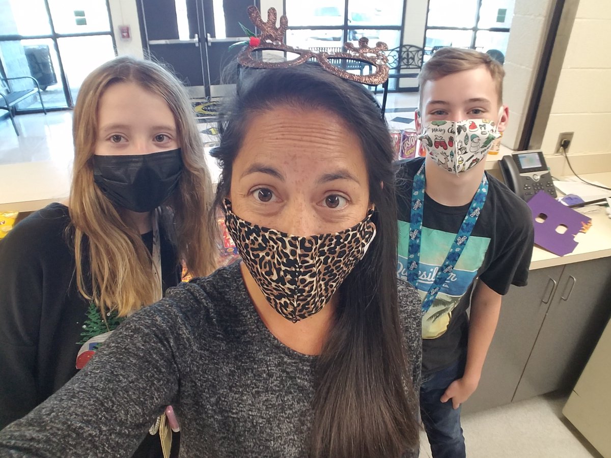 BMSBetaClubR2's tweet photo. These are just some of the students and one of our lead teachers that have volunteered to help out during our basketball games. https://t.co/NrCKX8nJvd