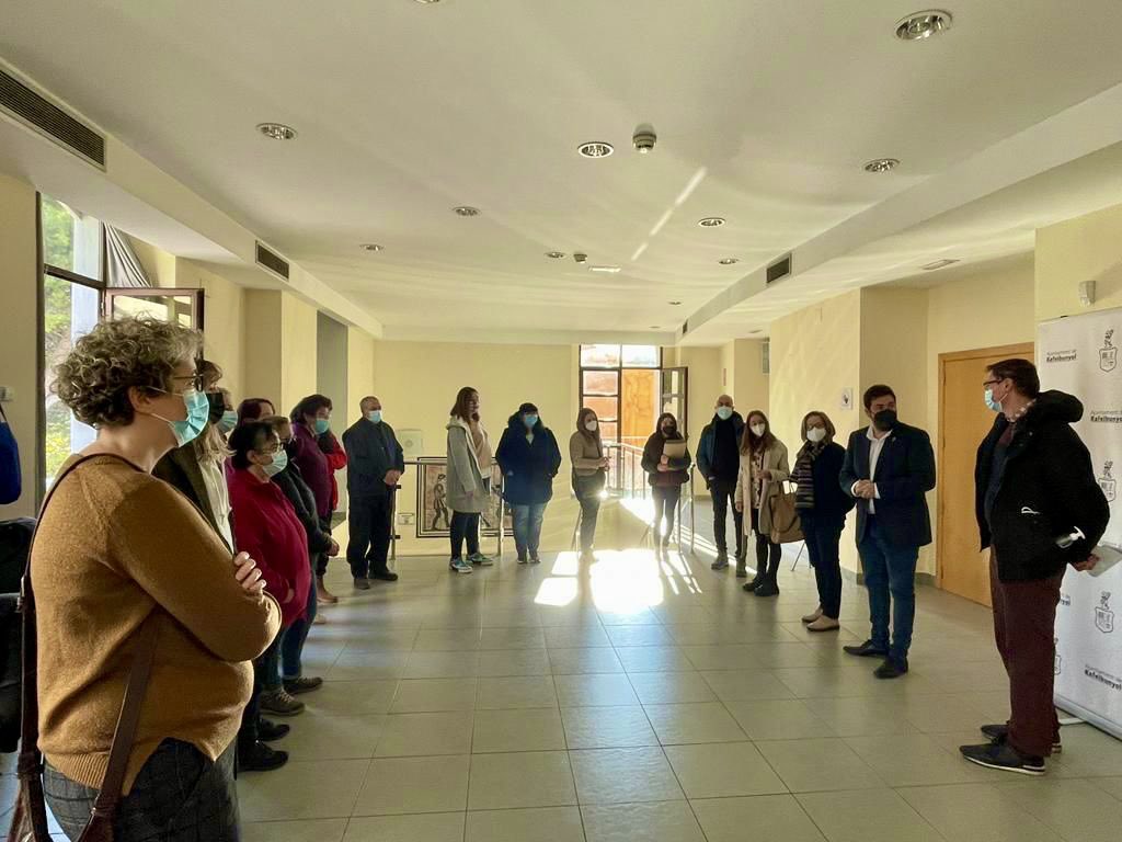 franlopezlo's tweet image. 🤝Donem la benvinguda a les 13 persones que durant un any formaran part de la plantilla de @Rafelbunyol_Ajt gràcies als programes #EMPUJU i #Ecovid

👥Mitjançant aquestes incorporacions
   ✔️Donem treball i experiència a persones desocupades i 
    ✔️Millorem els serveis públics