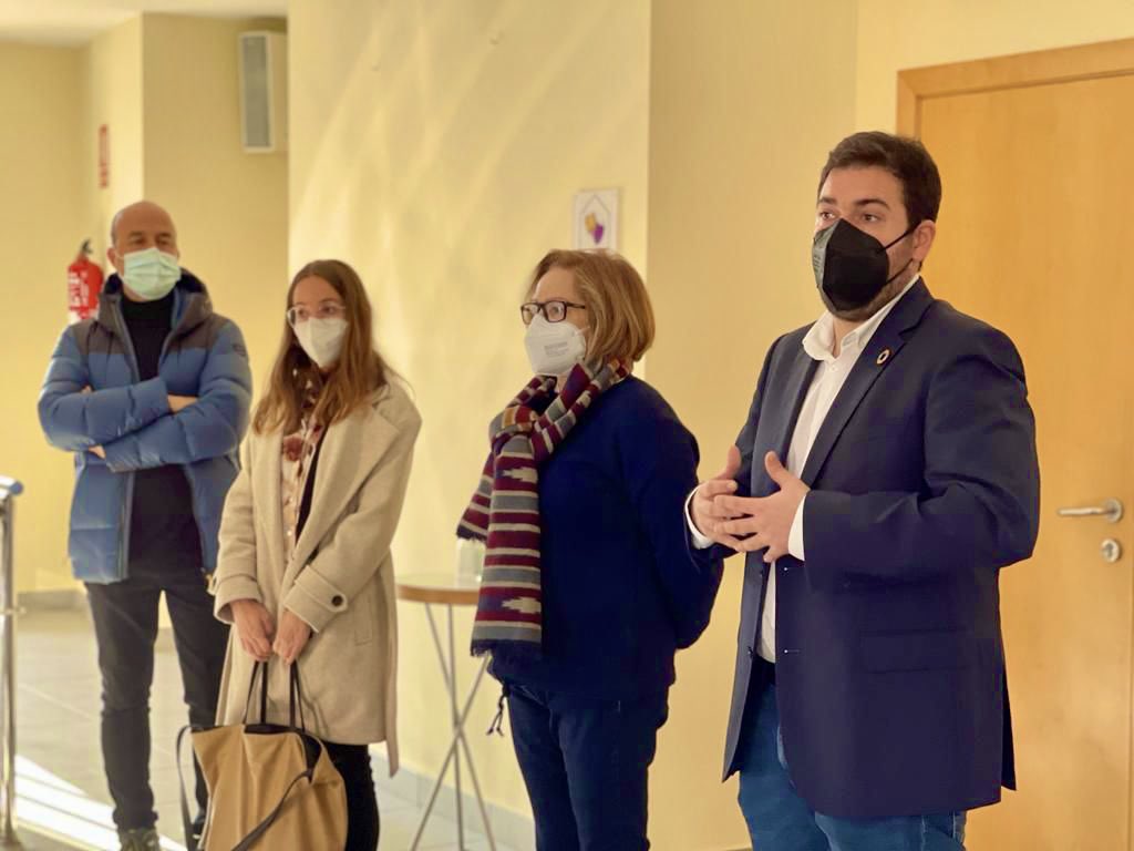 franlopezlo's tweet image. 🤝Donem la benvinguda a les 13 persones que durant un any formaran part de la plantilla de @Rafelbunyol_Ajt gràcies als programes #EMPUJU i #Ecovid

👥Mitjançant aquestes incorporacions
   ✔️Donem treball i experiència a persones desocupades i 
    ✔️Millorem els serveis públics