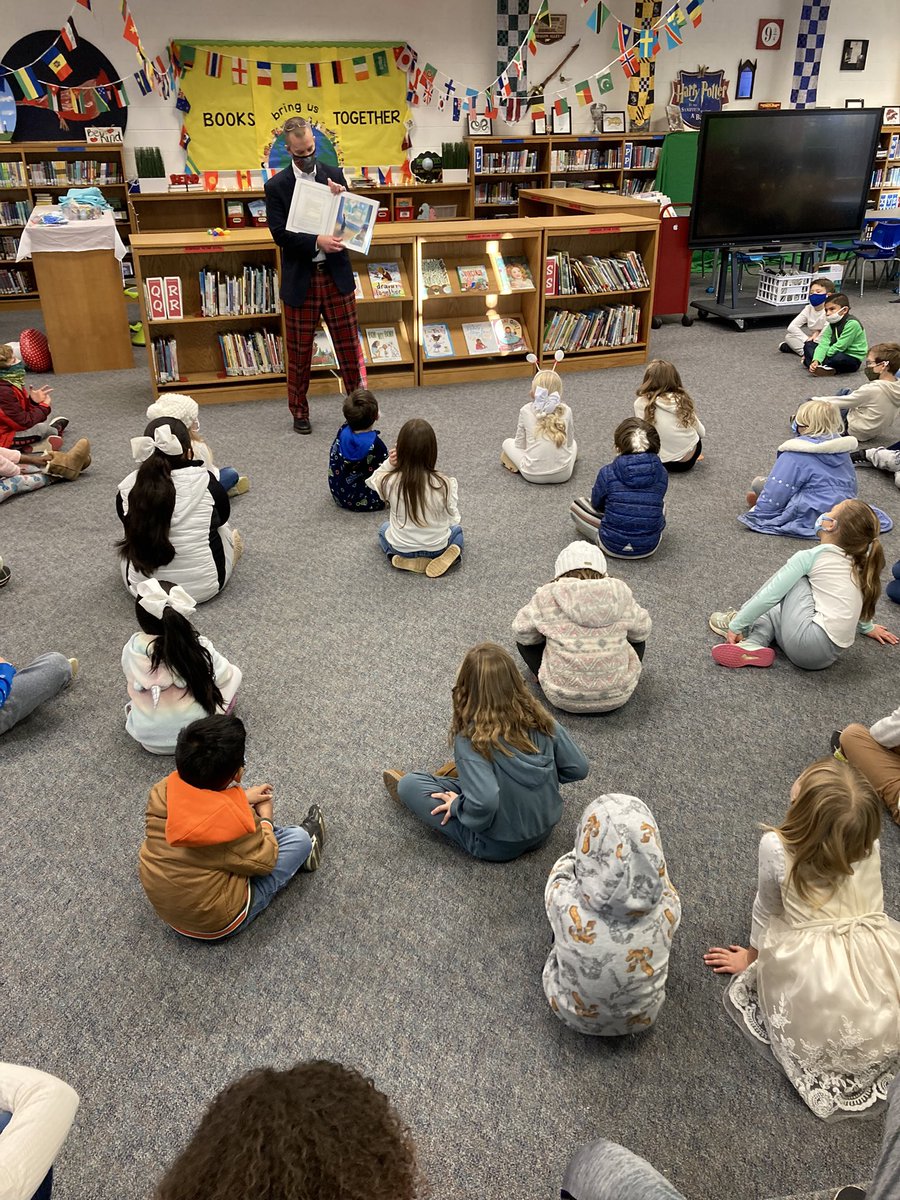 RoadrunnerLMC's tweet photo. This morning the legendary @sagGEYER is joining us to share his favorite winter holiday stories! #SpecialGuestReader #weRrandolph #simplythebest https://t.co/Ixl2C8Hfhm