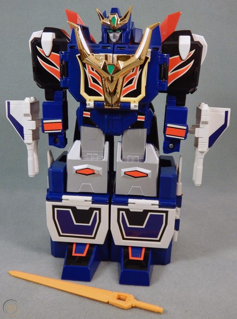 CybertronBeast's tweet photo. While talking with @Vangelus at TFcon I was informed that my collection of one solitary #Brave figure (King #Exkizer) can, and should be upgraded with it's partner figure Dragon Kizer to form Great Exkizer. #AddAnotherToTheList https://t.co/2wNvdoN5BA