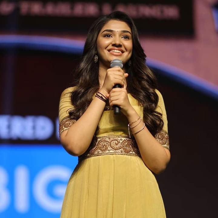 accountno_exist's tweet photo. Pictures of #Krithi shetty from #SSRRoyalEvent ❤️🤩

#krithishetty #shyamsingharoy 
@IamKrithiShetty https://t.co/D80i8cHVVz