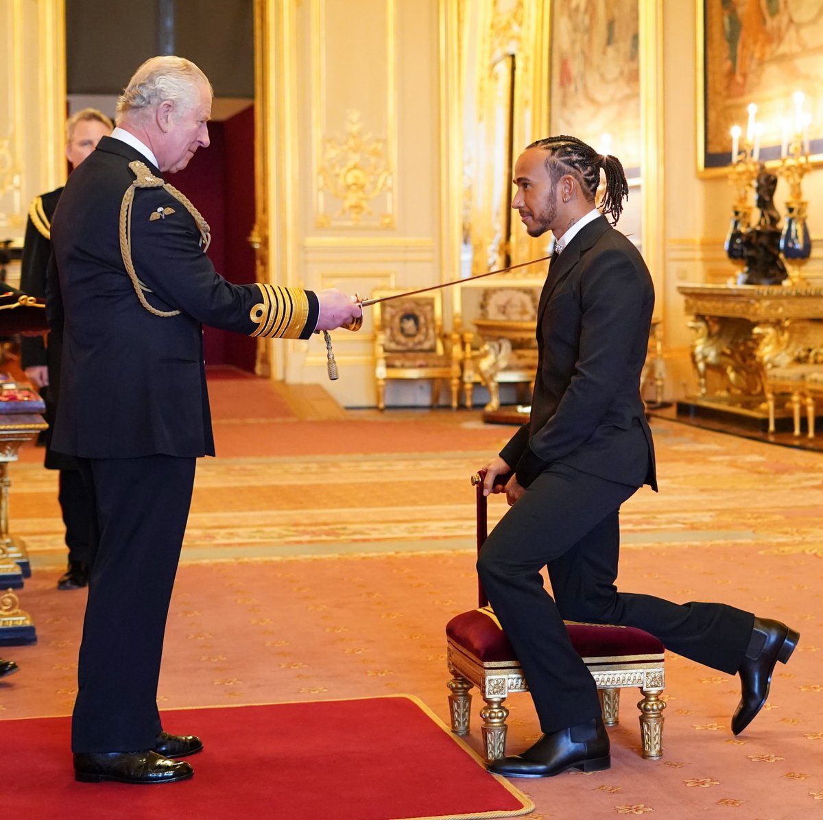 FOSTonight's tweet photo. 𝐒𝐈𝐑 Lewis Hamilton ⚔️

Today, the 7x F1 World Champion received his Knighthood from The Prince of Wales at Windsor Castle. https://t.co/DIJ4CmFtSj