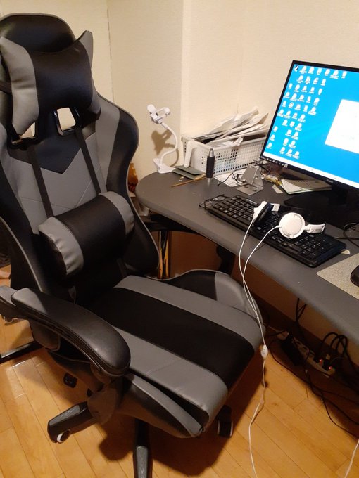 娘の婿殿からゲーミングチェアをプレゼントされたんだが☺️ メッチャうれしいんだが‼️🎵😍🎵 #婿殿からのプレゼント #ゲーミングチェア https://t.co/V4PrfcjpB3<a href="/tag/%E5%A9%BF%E6%AE%BF%E3%81%8B%E3%82%89%E3%81%AE%E3%83%97%E3%83%AC%E3%82%BC%E3%83%B3%E3%83%88"class="tags">#婿殿からのプレゼント</a><a href="/tag/%E3%82%B2%E3%83%BC%E3%83%9F%E3%83%B3%E3%82%B0%E3%83%81%E3%82%A7%E3%82%A2"class="tags">#ゲーミングチェア</a>