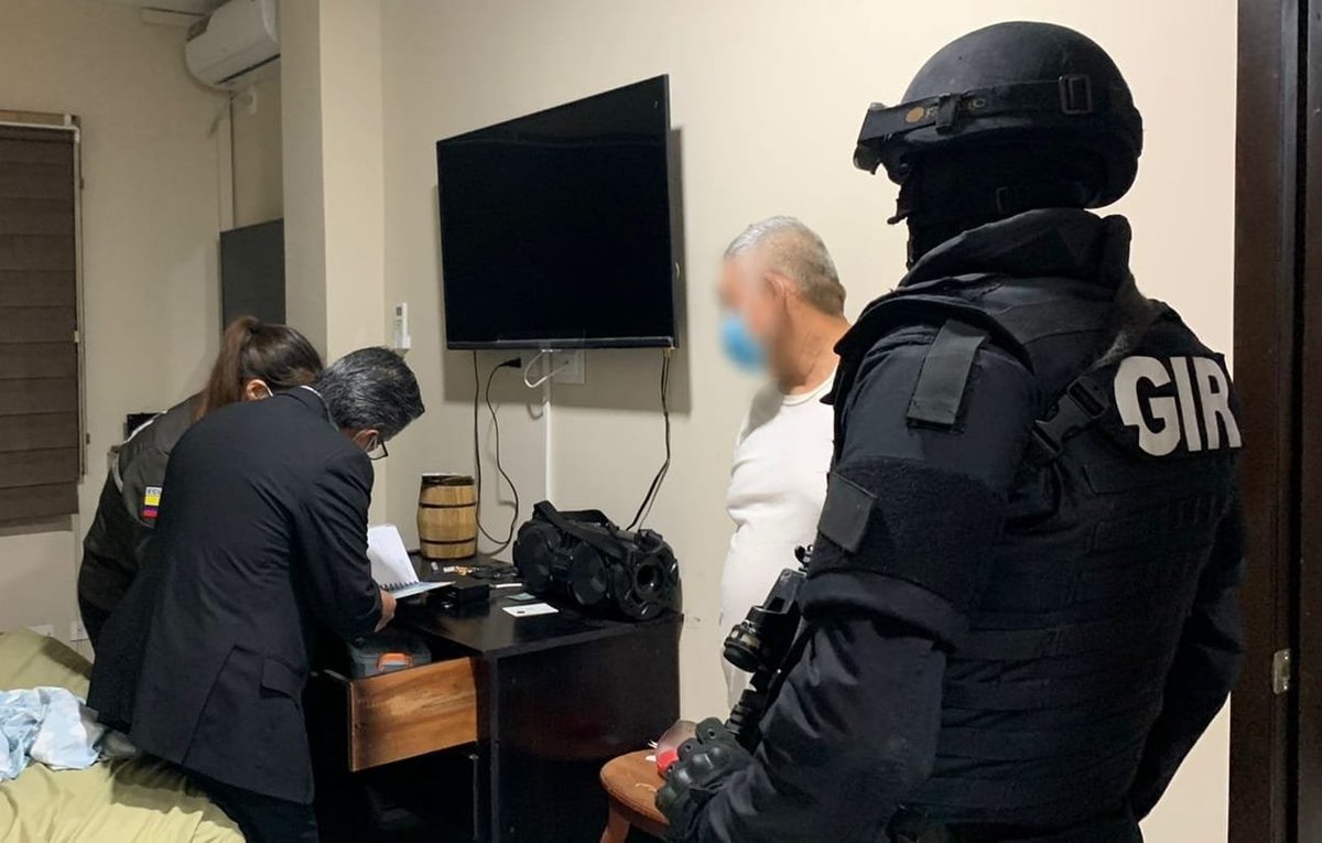 FiscaliaEcuador's tweet photo. #ATENCIÓN | #Manabí: un detenido y la incautación de documentación, dinero, celulares, computador y un vehículo dejan 4 allanamientos simultáneos ejecutados por #FiscalíaEc en #Manta. La audiencia de formulación de cargos será en las próximas horas. #FiscalíaContraElDelito https://t.co/3xUddbvk21