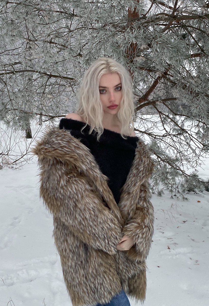 newfaceinnhell's tweet image. Надо было в сугроб нырнуть и не вылезать