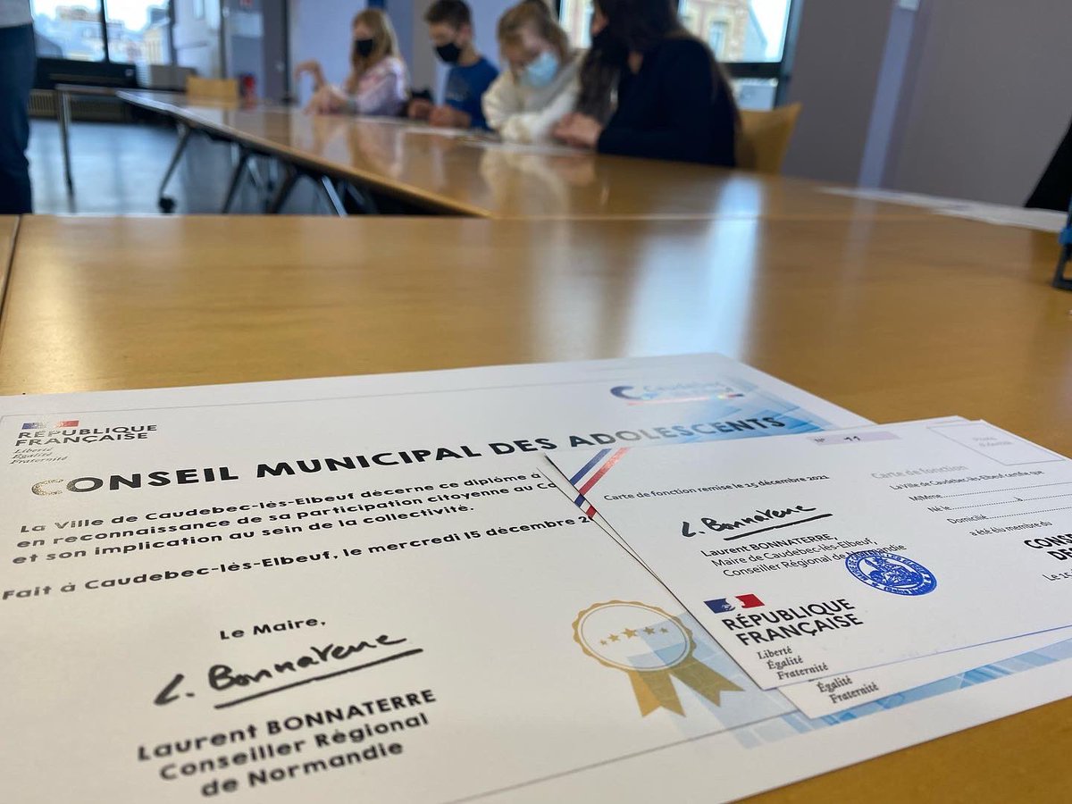 BonnaterreL's tweet photo. À #Caudebec cette après-midi nous installons officiellement le premier #CMA Conseil Municipal des #Adolescents qui vient compléter notre #CMJ déjà existant et participera à l’éveil citoyen de la #jeunesse de notre commune et à notre vie démocratique #collège #collégiens #citoyens https://t.co/5SJr6Ub8YV
