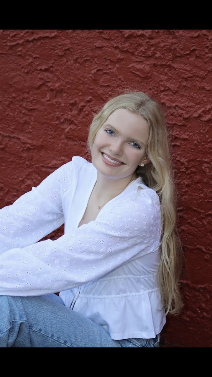 evgnhs's tweet image. Meet Executive Committee Member Lydia Valentine!
Enjoys NHS-Giving back to the community is fun
Favorite service-Mini vike camps
Favorite class-Sr. Art Studio
Extracurriculars-Student Council, band, volleyball, 4H
Future plans-Get a college degree in marketing w/ communications