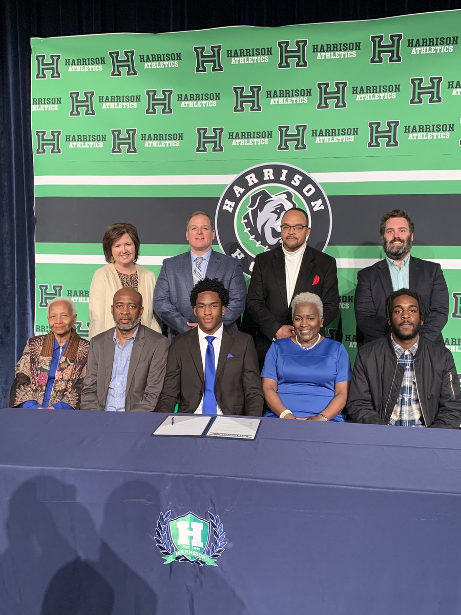 hhshoyafootball's tweet photo. We are very proud of @naevail for signing his #NLI to play for @DukeFOOTBALL 👏👏👏 #BlueDevils #ACC #NationalSigningDay #Hoyas #RockSolid #HoyaSaxa https://t.co/6wDWNeUqjP