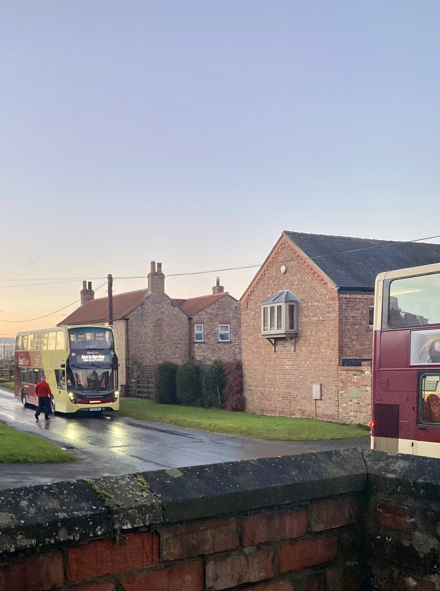 feel_paul's tweet photo. Ohh err….what’s going on… #Santa on the loose in #sleepyville #HighCatton with #doubledeckerbuses. #itsgrimupnorth #keepitcountry @sbib_bloom #stamfordbridge #York in #godsowncounty @East_Riding of #Yorkshire https://t.co/kyirwRi4u2