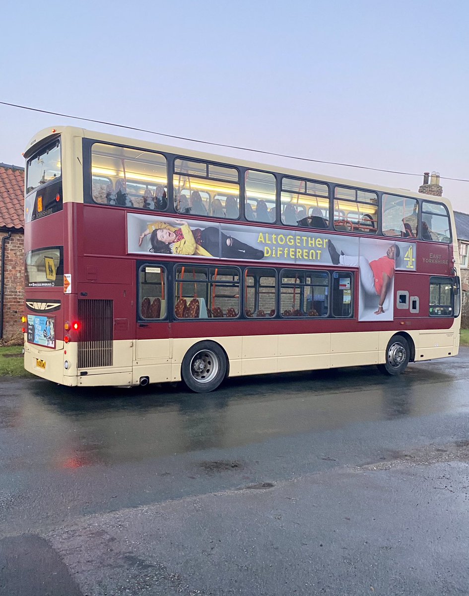 feel_paul's tweet photo. Ohh err….what’s going on… #Santa on the loose in #sleepyville #HighCatton with #doubledeckerbuses. #itsgrimupnorth #keepitcountry @sbib_bloom #stamfordbridge #York in #godsowncounty @East_Riding of #Yorkshire https://t.co/kyirwRi4u2