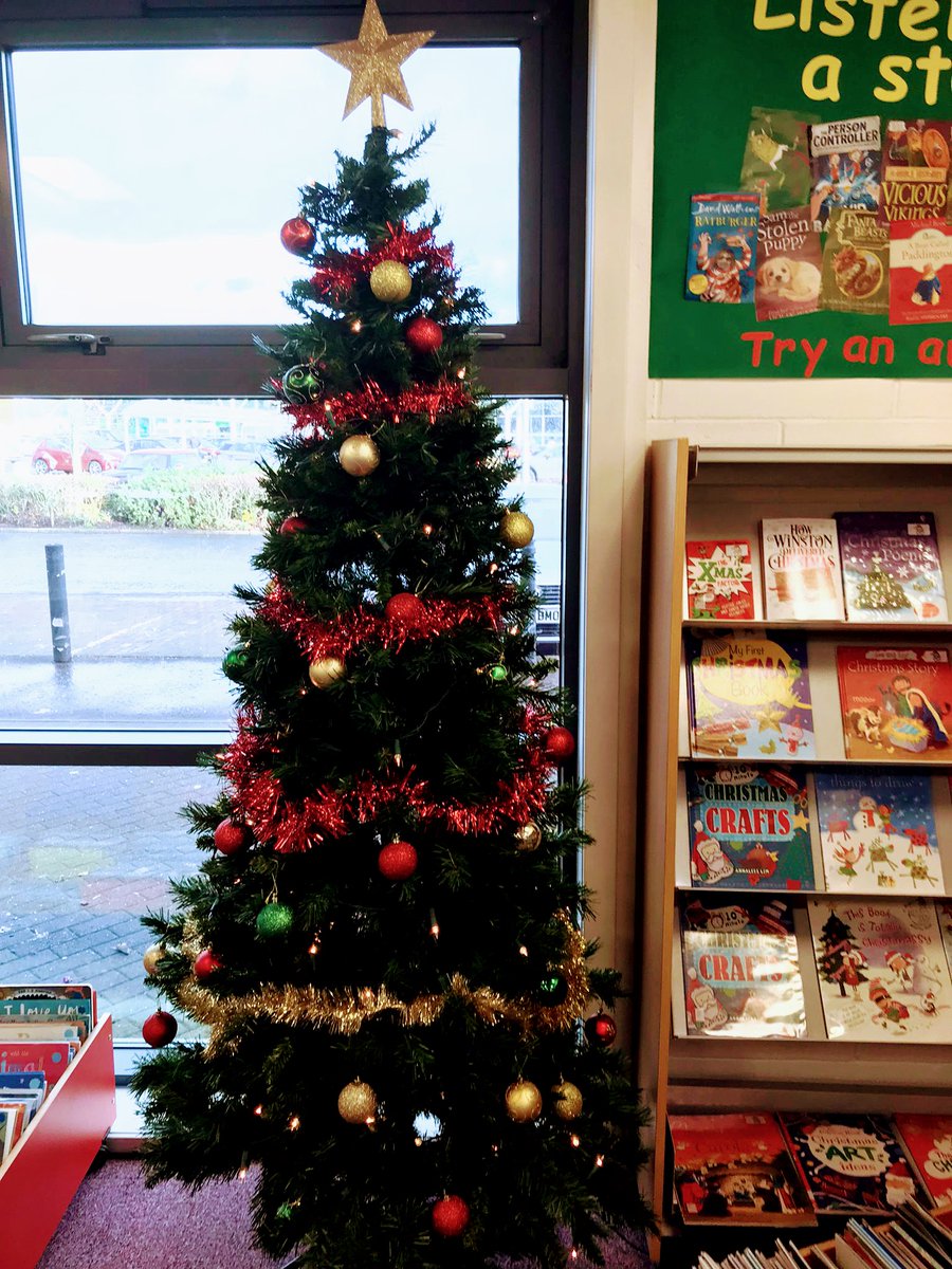 LibFalkirk's tweet photo. Have a wonderful Wednesday, all! Enjoy Larbert's tree. Give it a wave as you go past the window!
Day 5 of #Treemas #AChristmasTreeADay #YourDailyTree https://t.co/5Yz2Rab4uj