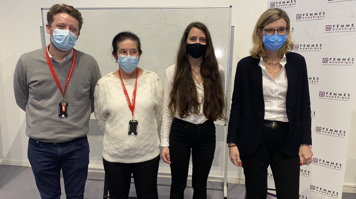 FemmesNumerique's tweet photo. 🔔 #Événement | Merci aux équipes et aux #étudiantes/#étudiants du @ParisYNOVCampus ainsi qu’aux 3 intervenantes qui ont partagé leurs parcours et expériences dans les #métiers du numérique durant cette table ronde « La femme et le #numérique » 🙏👏 https://t.co/NxjEy0EM9C