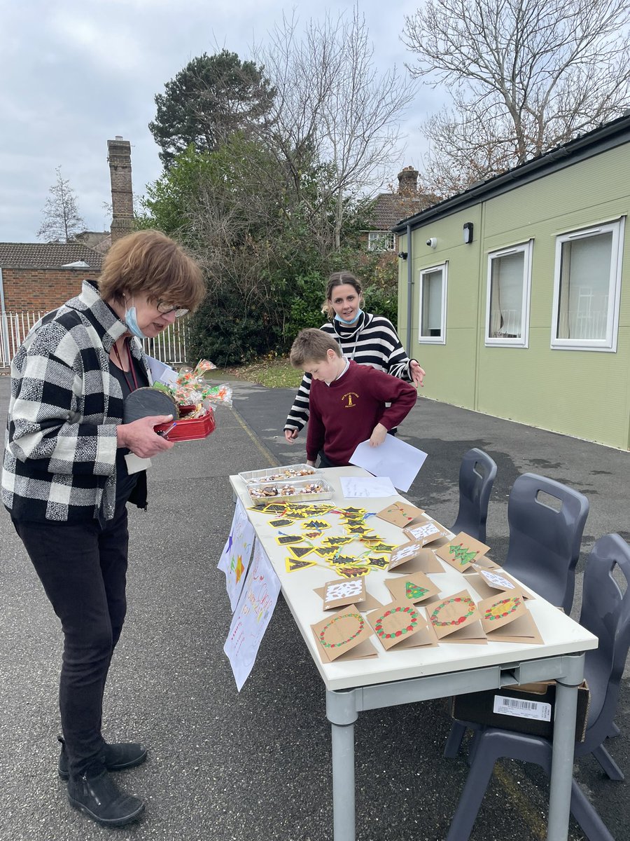 Today was our annual handmade Xmas Fayre🎄raising nearly £1000 for <a href="/crisis_uk/">Crisis</a> This year we were joking with our friend from RVC 🎅🏻#teamworkmakesthedreamwork #thisisAP #prukidscan