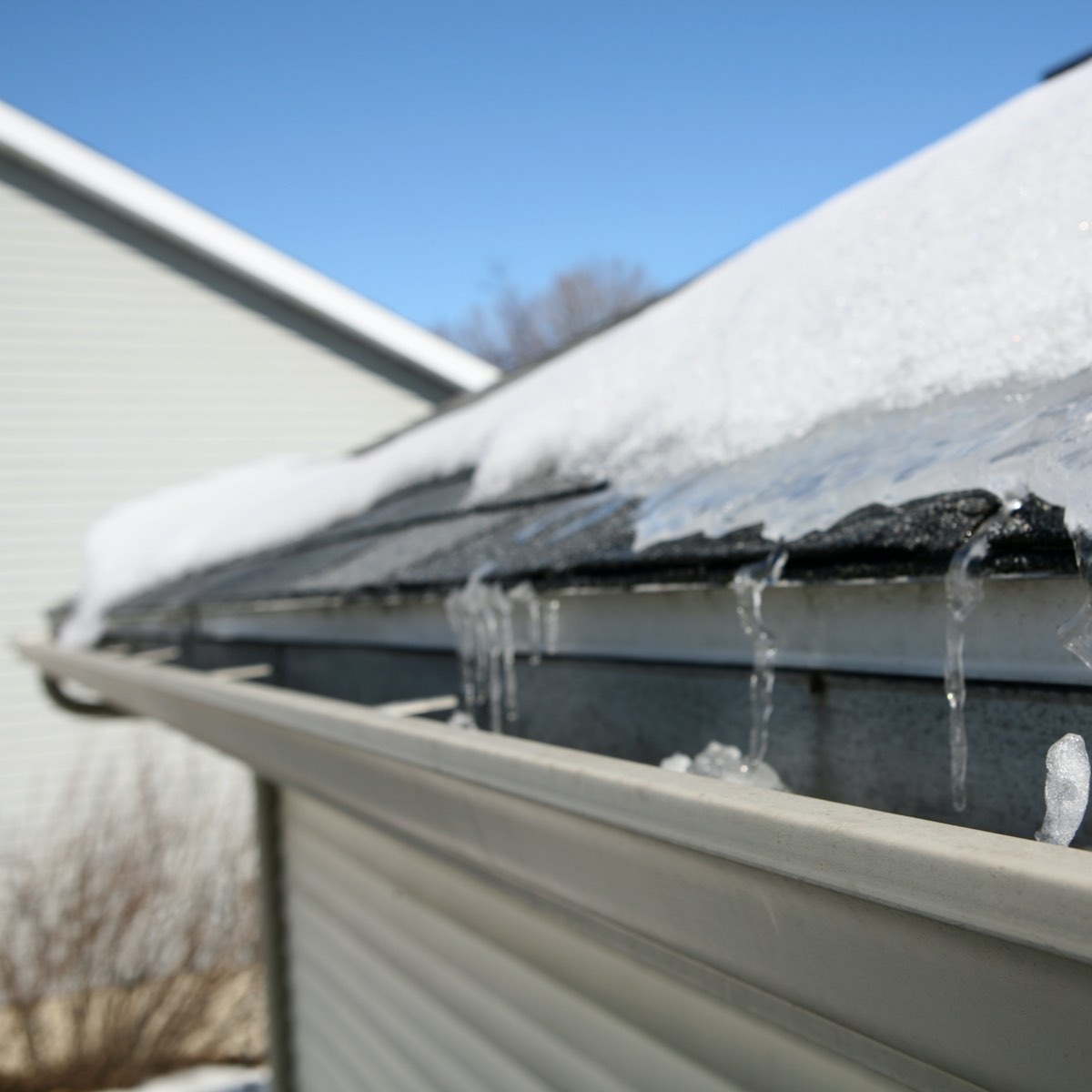 🏡 buff.ly/321xbgm As winter nears &amp; temps become colder more often, you might be wondering if it’s worth getting Houston #RoofRepairs before winter. Here are 3 reasons why we recommend that you get some roof work done. #314RoofingSolutions #314Roofing #RoofDamage