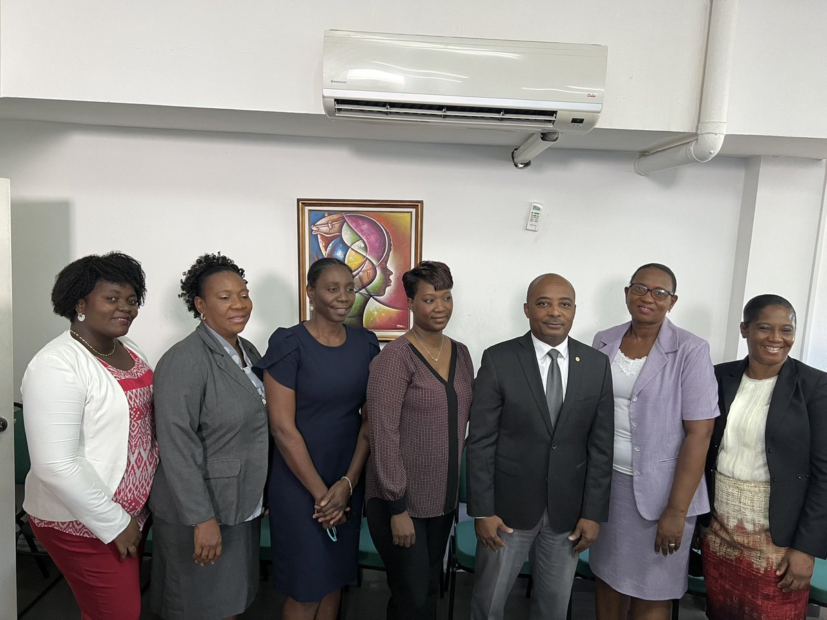 nesmymanigat's tweet photo. Désormais, une partie du nouveau visage des hauts responsables des Directions Techniques du @MENFP_Education. Beaucoup de femmes promues, jeunes, détentrices au moins d’un master, expérimentées. Tout un symbole. #LekòlPaKaTann https://t.co/tjF71l2lv2