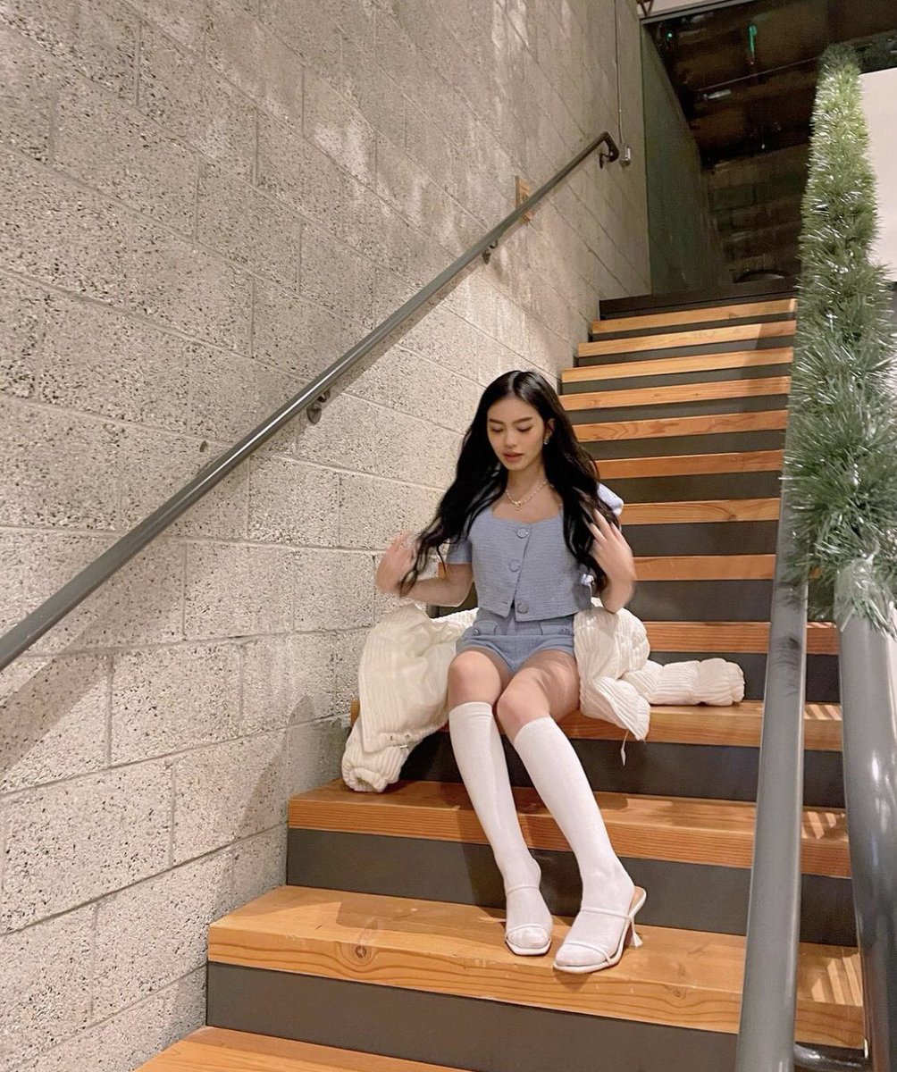 thejoyofdonuts's tweet photo. Me + a very good boy 🐺❤️ https://t.co/W9jQpBd77N