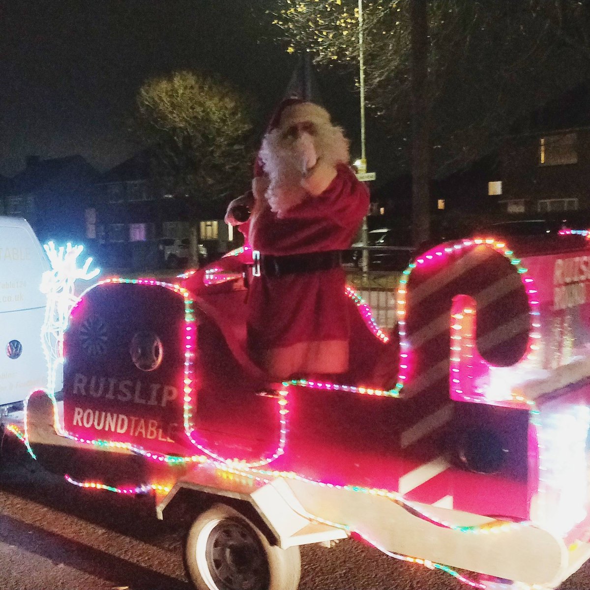 Watch out for Santa's sleigh tonight!  🎅🛷

The wonderful ORCHYD volunteers are out with Ruislip Round Table and of course... SANTA!!!!
🎄❄️

Come and say hello and we can put a good word into the big man for you 👋🎁