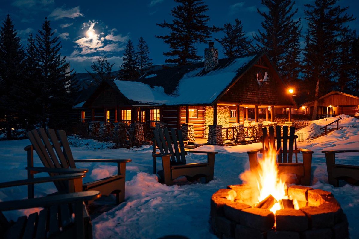 Our friends at <a href="/TourismJasper/">Tourism Jasper</a> want to give you a Trip for 2 to Jasper that includes a 2 Night Stay at the <a href="/FairmontJPL/">Jasper Park Lodge</a> and 2 Ski Passes! 

Enter to win: 

1 - Retweet this post
2 - Follow <a href="/TourismJasper/">Tourism Jasper</a> 
3 - Tag 2 friends

#myjasper #ad #venturebeyond