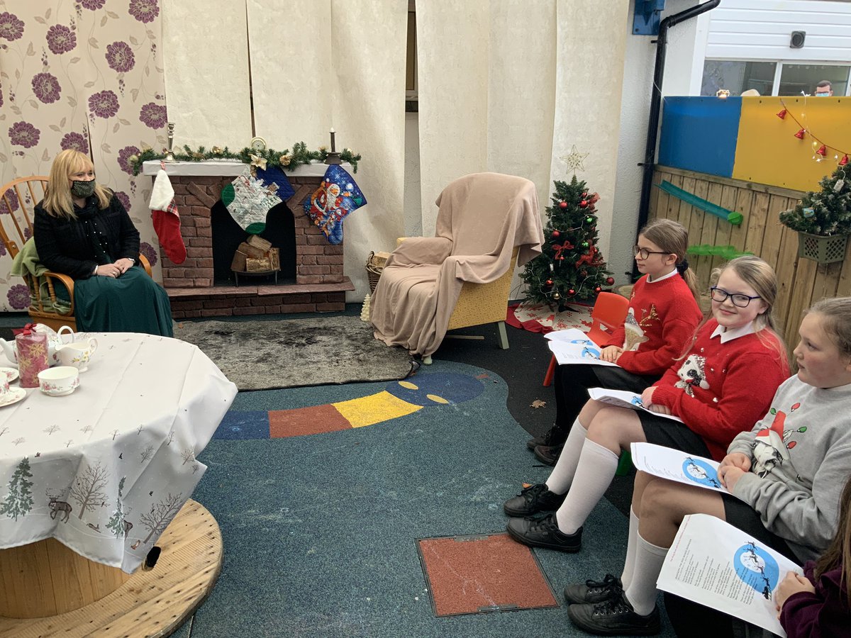 Education_NI's tweet image. A truly fantastical journey through Narnia @JonesMemorial in Enniskillen where the Minister met some famous characters. There was also time for discussion on a number of issues including area planning.