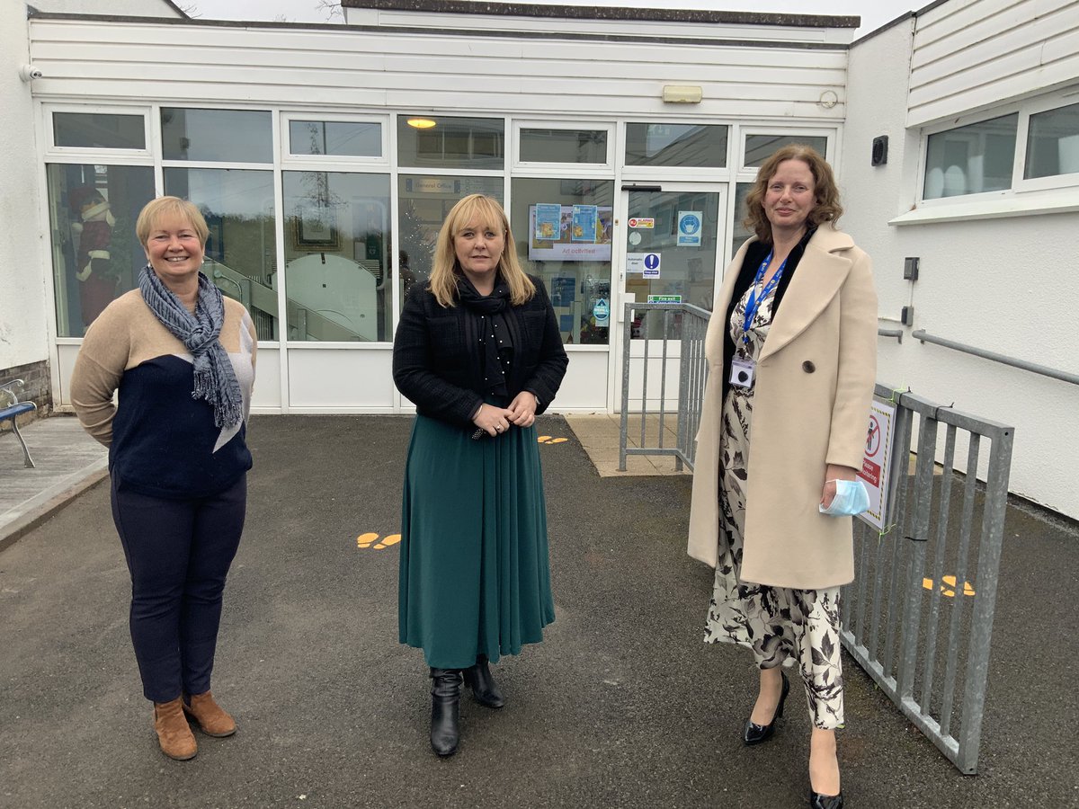 Education_NI's tweet image. A truly fantastical journey through Narnia @JonesMemorial in Enniskillen where the Minister met some famous characters. There was also time for discussion on a number of issues including area planning.