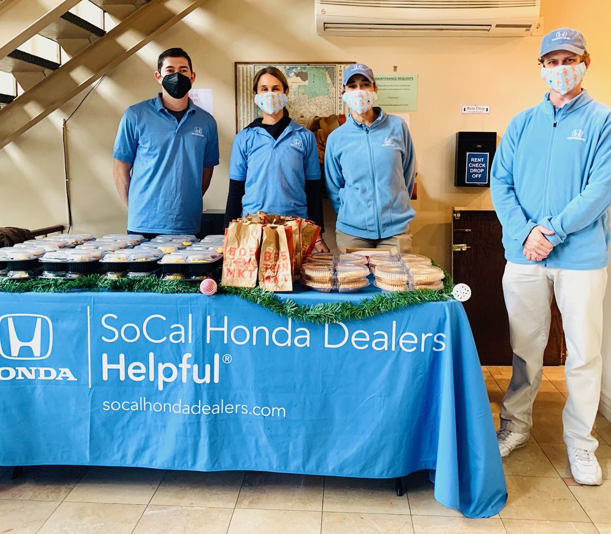 pathpartners's tweet photo. Thank you @HelpfulHonda for volunteering with us this holiday season. This week, they visited one of our supportive housing sites in Los Angeles and hosted a holiday craft day for our residents! Thank you for sharing your #randomactsofhelpfulness with our PATH community! π https://t.co/aNavVSPS8C