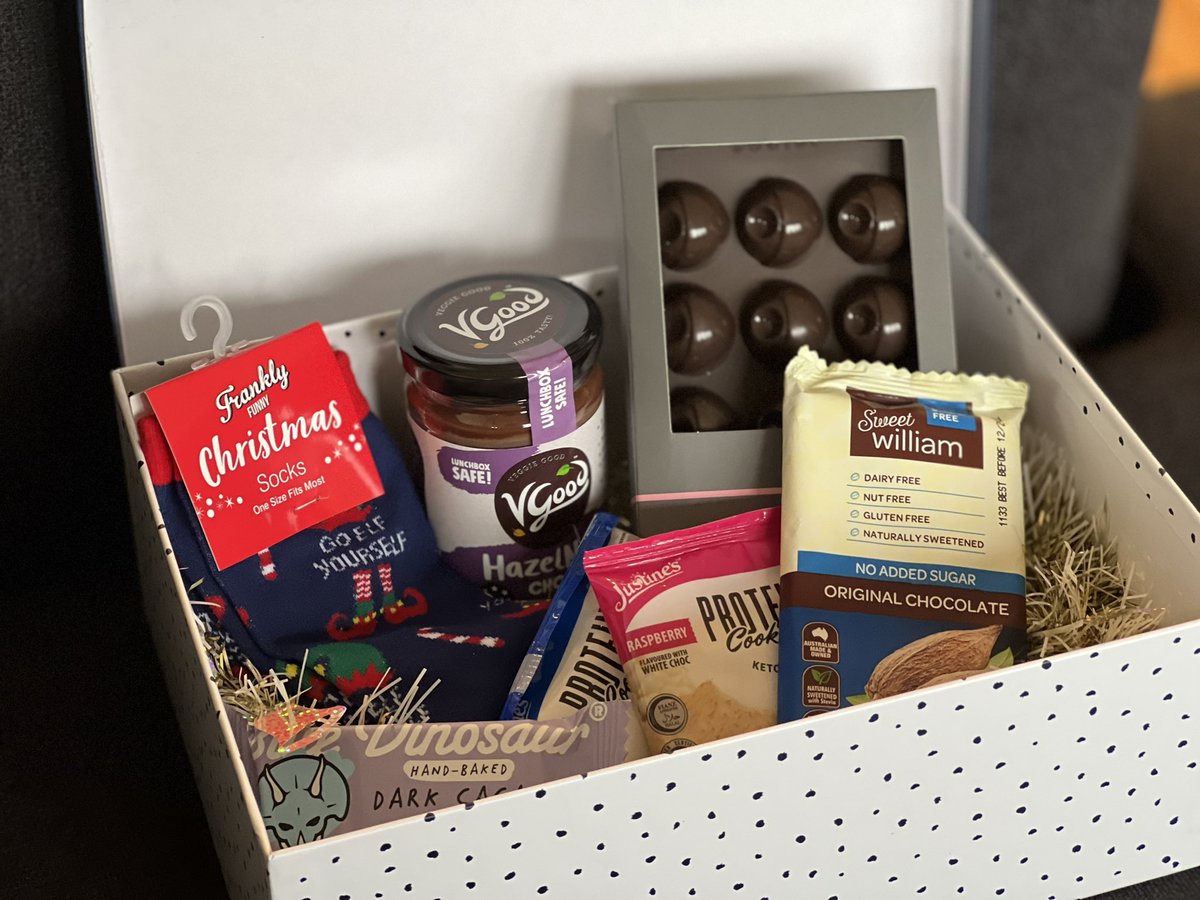 debslm's tweet photo. What an amazing start to a gloomy day. Thanks #SecretSantaNZ2021 for so many wonderful treats! You nailed it. https://t.co/ToEXKq3Odp