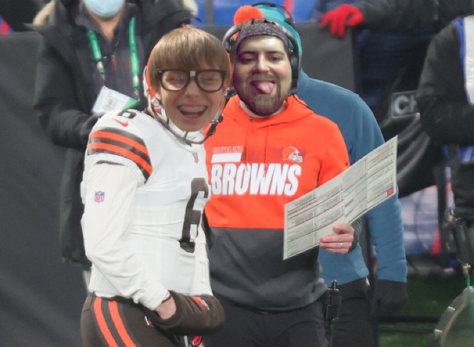 The_NAFL's tweet photo. How we are feeling about the NFL covid breakout 😭 https://t.co/V0FQexhczC