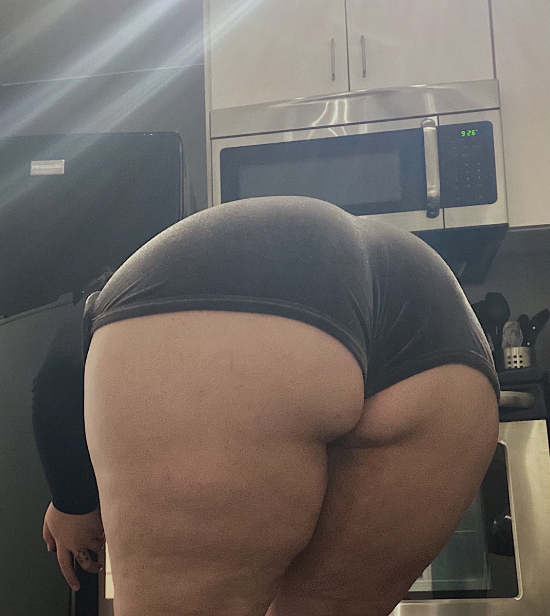 Sweeet__v's tweet photo. hey did you want a free trial to my onlyfans…i mean did you want something to drink?💦 or both👀 https://t.co/bj4WBLFAFt