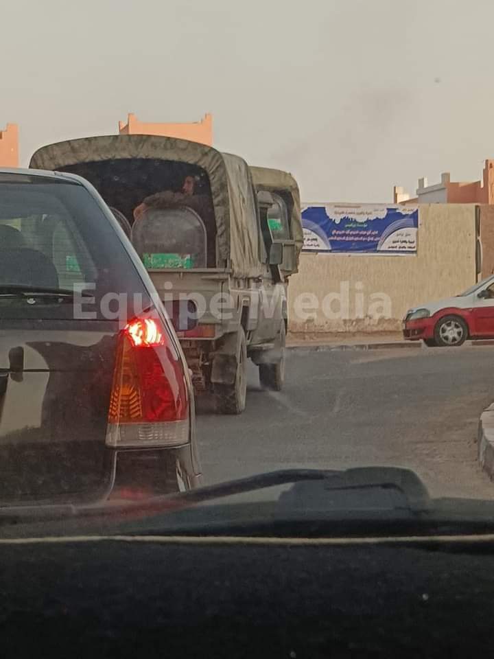 ml_bachir's tweet photo. تعزيزات عسكرية يزج بها الاحتلال المغربي في مختلف مدن الصحراء الغربية تحسباً لخروج جماهير الشعب الصحراوي للاحتفال إن فاز المنتخب الجزائري على نظيره القطري. 
#الجزائر_قطر 
#كأس_العرب 
#الجزء_الأول https://t.co/fOPTtMVNbq