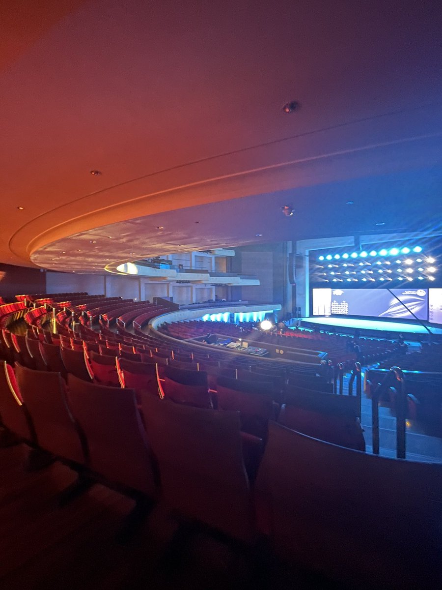 Fai_SW1's tweet image. 2021/6/10 — يوم التكريم والذِكرى العزيزة بمناسبة تحقيقي المرتبة الأولى على مستوى خريجيّ كلية الخدمة الإجتماعية للدفعتين 14/13 يومي الرائع مازال شعوره يضجّ بالحياة ♥️