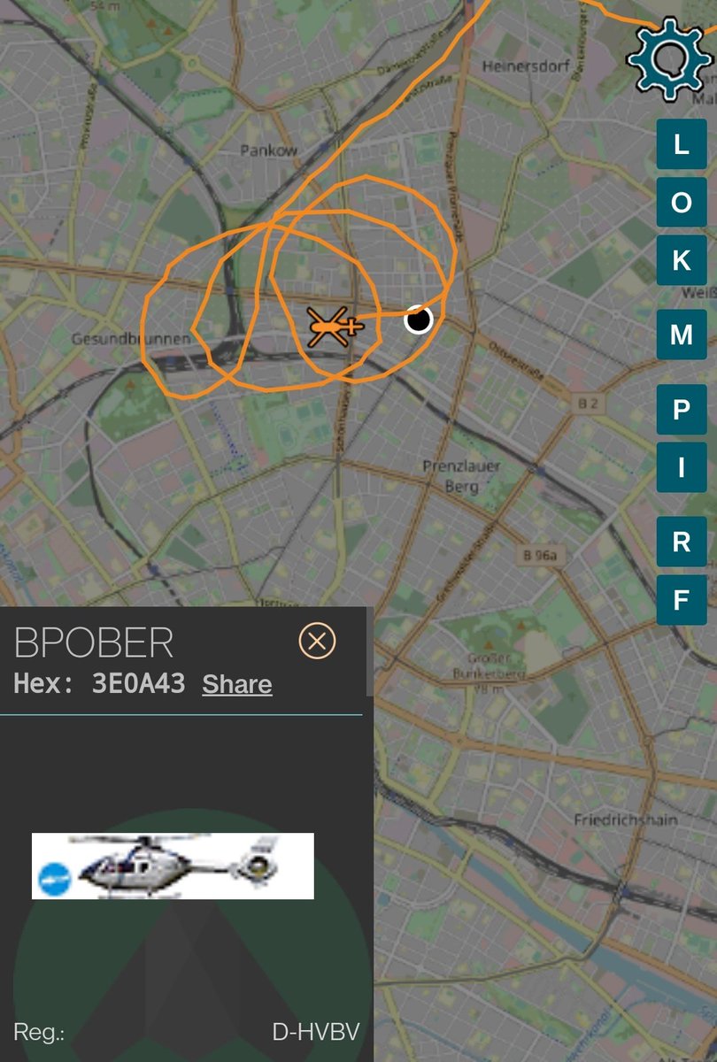 xflow's tweet photo. @SBahnBerlin Sogar mit Heli. Da zieht er seine Kreise. Hoffentlich nur eine kurze Unterbrechung :-/ https://t.co/pyfdcKSaBw