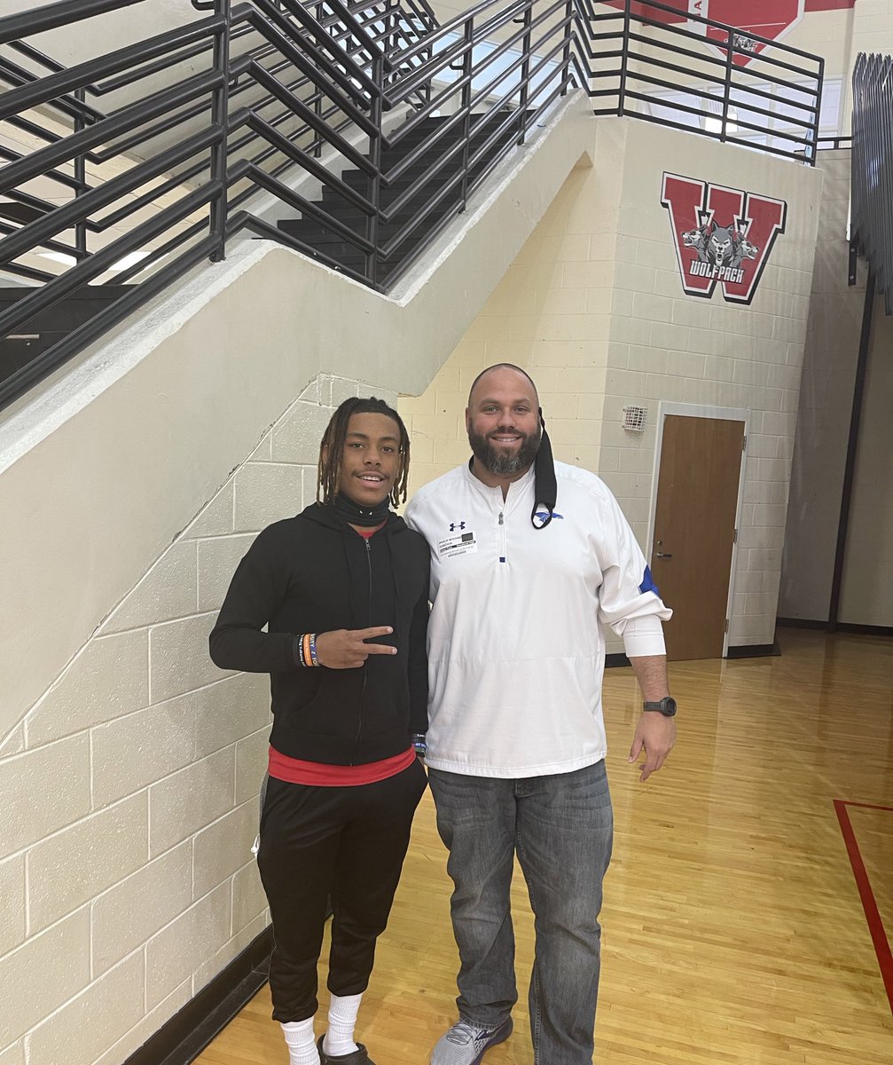 Thank you to <a href="/CoachSerchia/">Phil Serchia</a> and <a href="/BlueDragonsFB/">Hutchinson Blue Dragon Football</a> for stopping by “The Den” today‼️

#RecruitThePack🐺