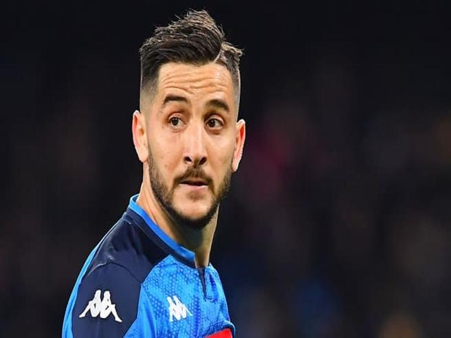 Corriere's tweet photo. Manolas  fermato in aeroporto con «un’ingente somma di danaro»: multato. Stava andando ... https://t.co/78fBkjuuCK https://t.co/jUHlRq5DLj