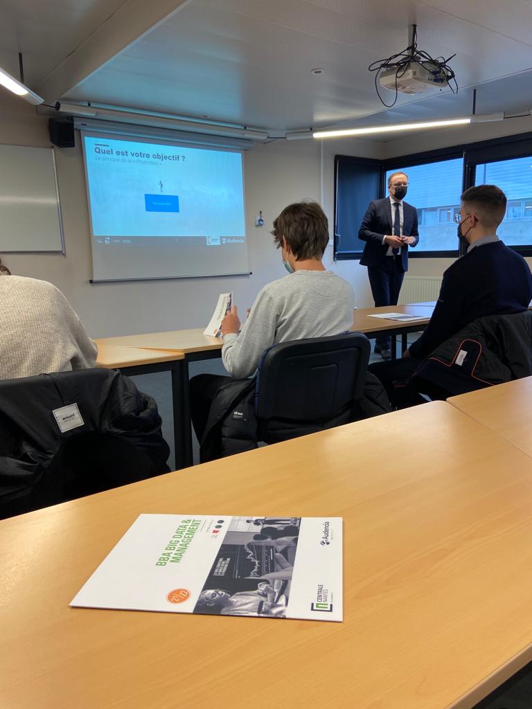 CentraleNantes's tweet photo. Cet après-midi, une quinzaine de lycéens de la région découvrent le #BBA Big Data &amp; Management proposé par Centrale Nantes et @audencia à travers une demie journée d'immersion.

🗣Au programme : présentation du cursus, visite des campus, rencontre avec les étudiants... https://t.co/rY2mSWmopF