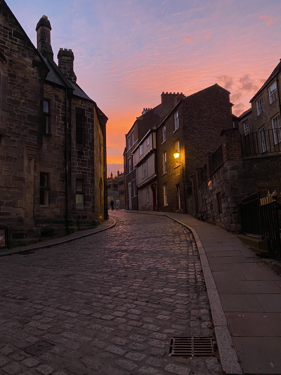 ccmccartney1's tweet photo. A stunning sunset last night in beautiful #durham https://t.co/FjnL3BBloa