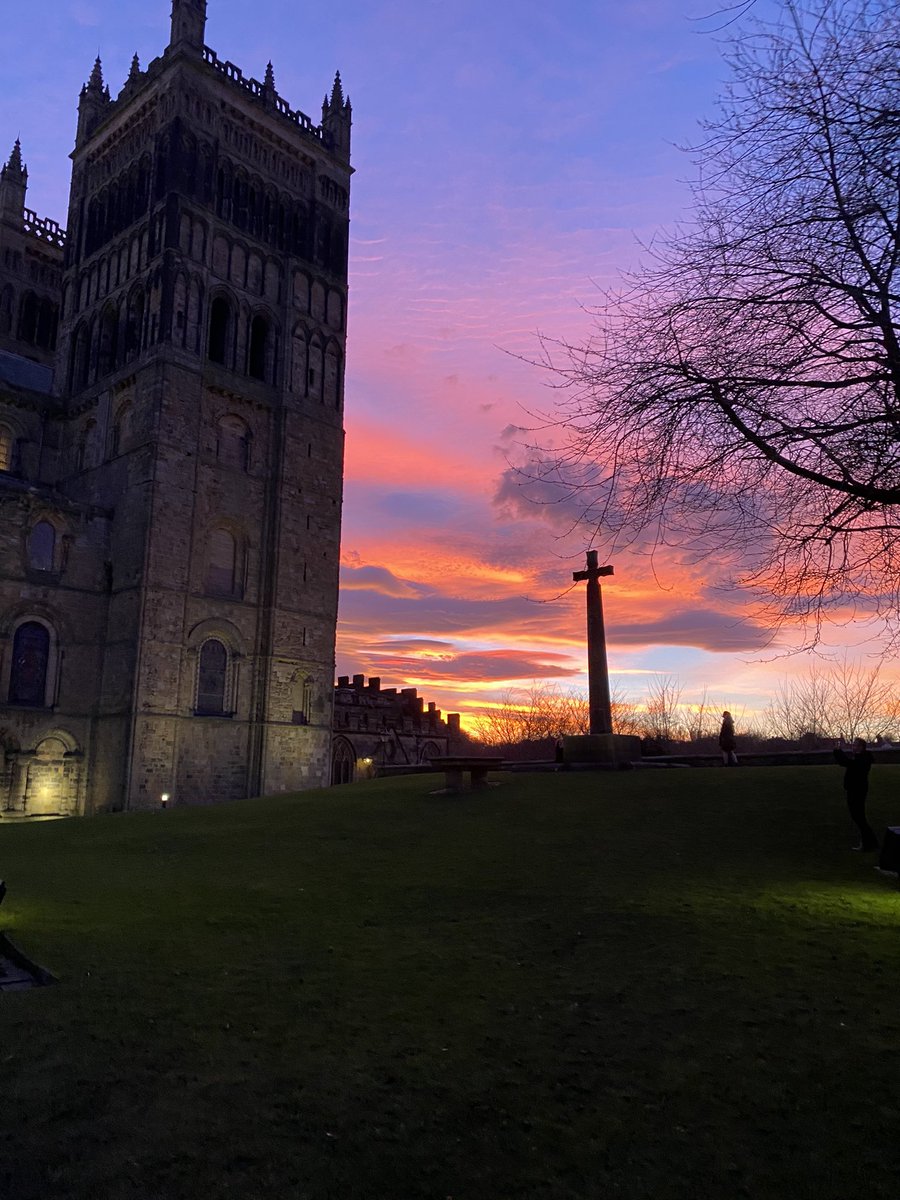 ccmccartney1's tweet photo. A stunning sunset last night in beautiful #durham https://t.co/FjnL3BBloa