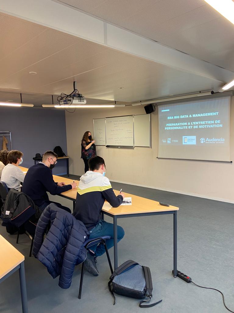 CentraleNantes's tweet photo. Cet après-midi, une quinzaine de lycéens de la région découvrent le #BBA Big Data &amp; Management proposé par Centrale Nantes et @audencia à travers une demie journée d'immersion.

🗣Au programme : présentation du cursus, visite des campus, rencontre avec les étudiants... https://t.co/rY2mSWmopF
