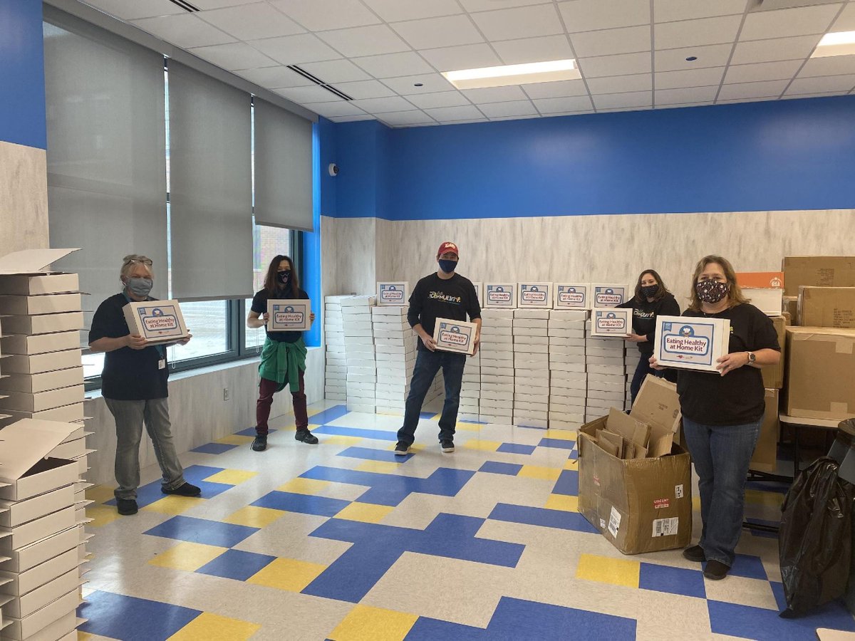 In 2021, <a href="/Kohls/">Kohl's</a> national wellness partner <a href="/HealthierGen/">Alliance for a Healthier Generation</a> recognized nearly 100 schools with the first #KohlsHealthyAtHome Family Engagement Distinction, to honor their commitment to family health and well-being. Learn more here corporate.kohls.com/news/archive-/…