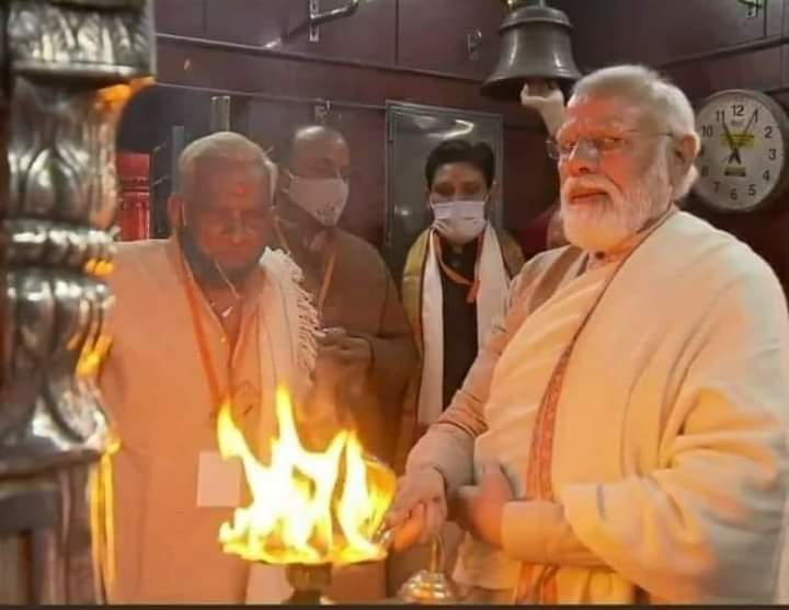 aGAUpbNjP8GivgV's tweet photo. @adv_divya90 ನೋಡಿ ಕಣ್ಣು ಕ್ಯಾಮರಾವನ್ನೇ ನೋಡುತ್ತಿದೆ 😂😂😂 https://t.co/bJCYBORMp4