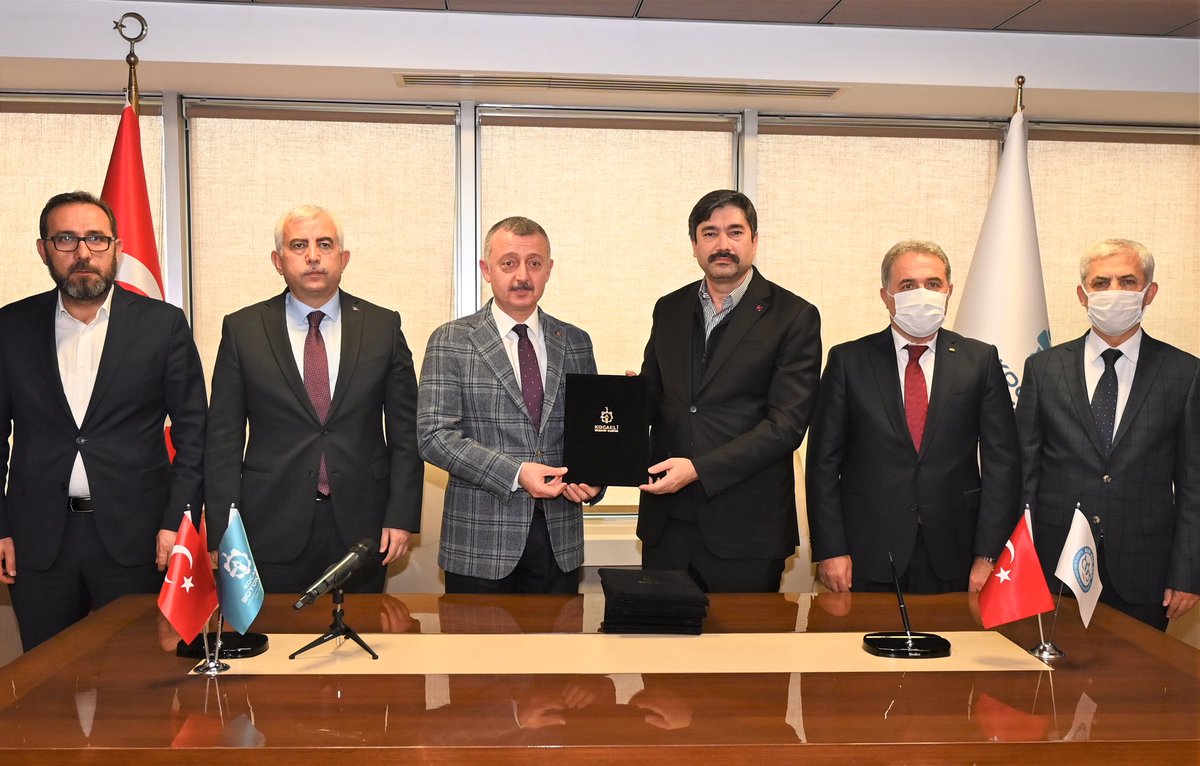 #Kocaeli Büyükşehir Belediye Başkanı
Doç.Dr.Tahir Büyükakın ile

6.Dönem Toplu Sözleşme kazanımlarımız akabinde

✅%120 tavan oranından,
Büyükşehir Belediyesi
olarak “ilk” SDS’mizi imzaladık.

Hayırlı Bereketli Olsun
Teşekkürler
<a href="/tahirbuyukakin/">Tahir Büyükakın</a>
<a href="/FarukZihni/">Faruk Zihni</a>
bembirsen.org.tr/genel-baskanim…