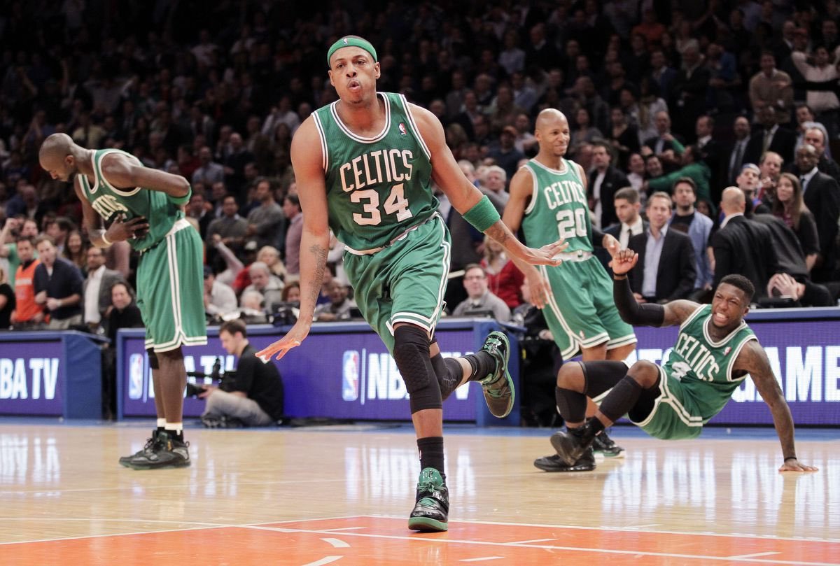 BostonCelts4eva's tweet photo. 11 years ago today. 

Paul Pierce hit the game-winner in MSG which lead to one of the greatest pictures in NBA history. https://t.co/Fk3DMWHF1M