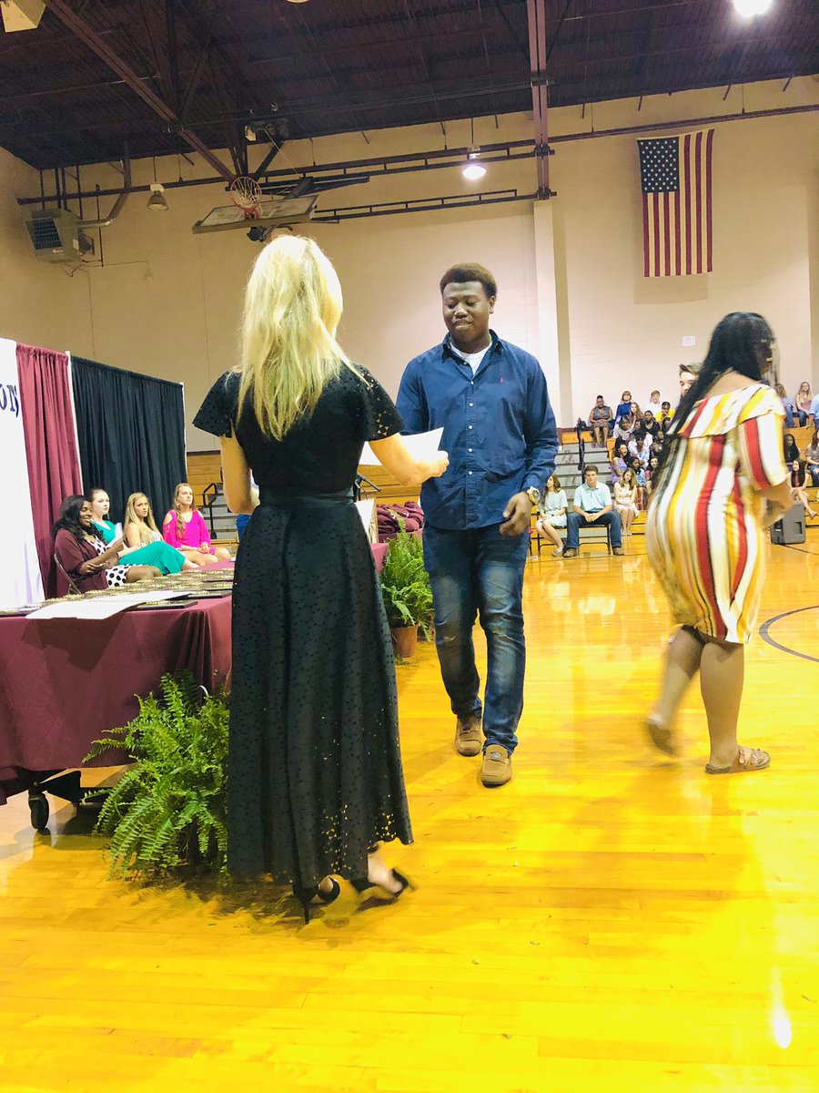 <a href="/KalvinDinkins/">D I N K🎸</a> <a href="/PhelpsDLCoach/">Jeffrey Phelps</a> <a href="/CoachZachArnett/">CoachZachArnett</a> <a href="/HailStateFB/">Mississippi State Football</a> <a href="/TateTatehanna/">Tate Hanna</a> <a href="/LakeHornetFB/">LakeHornetFootball</a> <a href="/DinkinsStanley/">Stanley Dinkins</a> Congrats Kalvin!This was 2019;you won English award! 👀You’ve been in the weight room,&amp; your game is equal to your academic ability. You were always so polite &amp; respectful. I’m HailState grad.&amp;former feature twirler there,but-Wish you the best wherever you go!#StudentAthlete🏈🎓